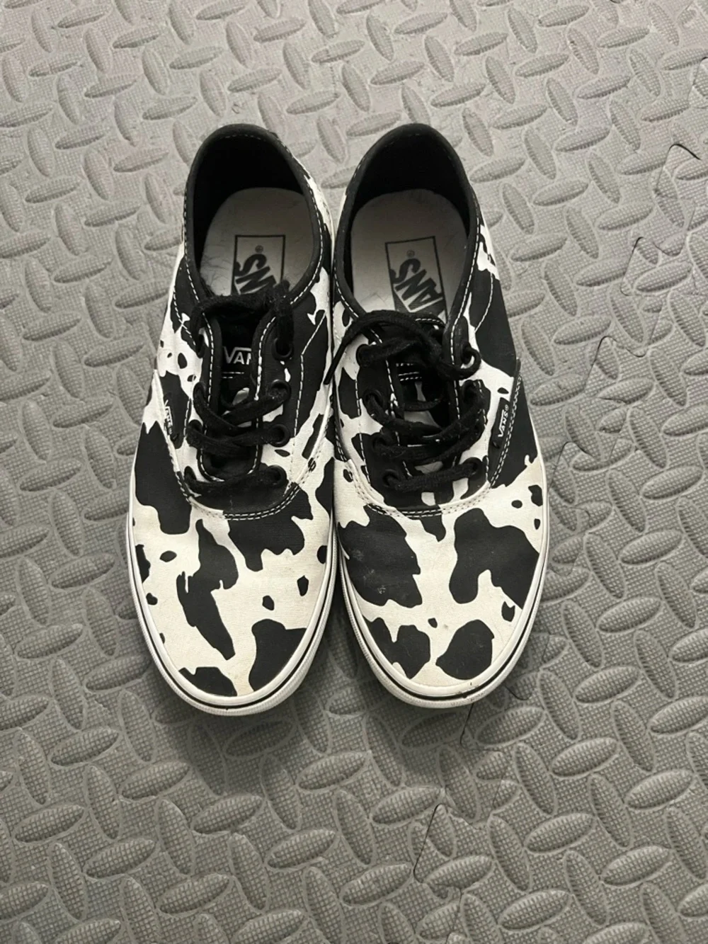 Vans womens Black & White Cow Pattern Canvas Sneakers size 7.5 - Picture 6 of 6